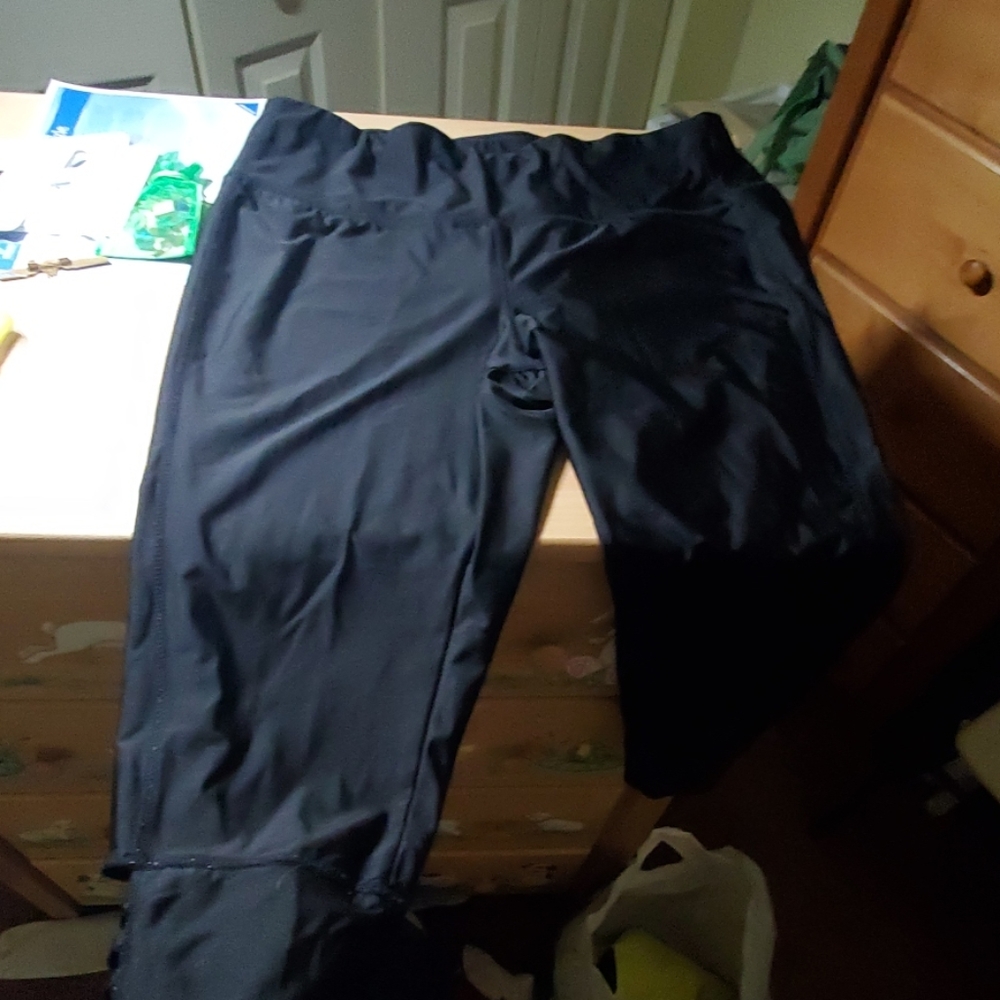 Quarter length leggings with ribbes